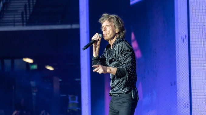 Mick_Jagger_sings_during_London_Rolling_Stones_concert_-_22_May_2018_(42291976032) (1)