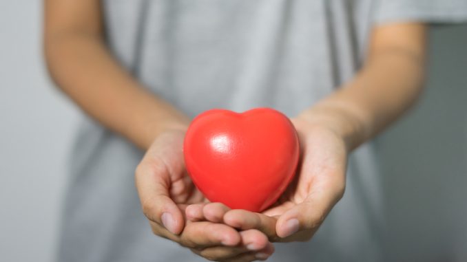 hand-heart-attack-background-beat-cardiac-1575611-pxhere.com