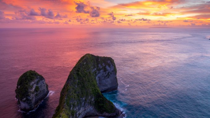 kelingking-sunset-nusa-penida-bali