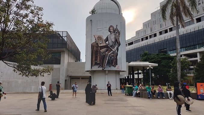 960px-Plaza_Taman_Ismail_Marzuki