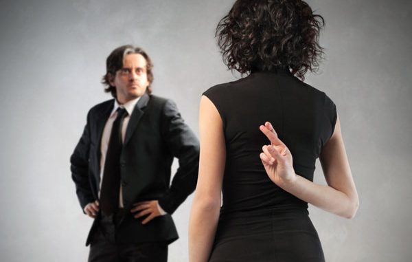 Woman-Liar 56214f10c3c584_lg