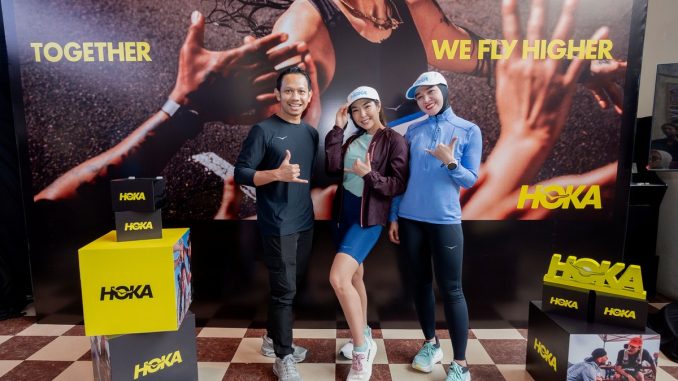 Ki-ka= Panji Cakrasantana selaku GM Marketing MAP Aktif, Gisella Anastasia selaku Indonesian singer, model, presenter, and actress, Stena Wakkary selaku Captain Hoka Run Club #2 (2)