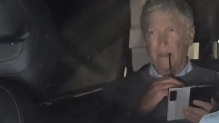 Jadi Salah Satu Orang Terkaya di Dunia, Kenapa Bill Gates Pakai Ponsel Pemberian Orang?