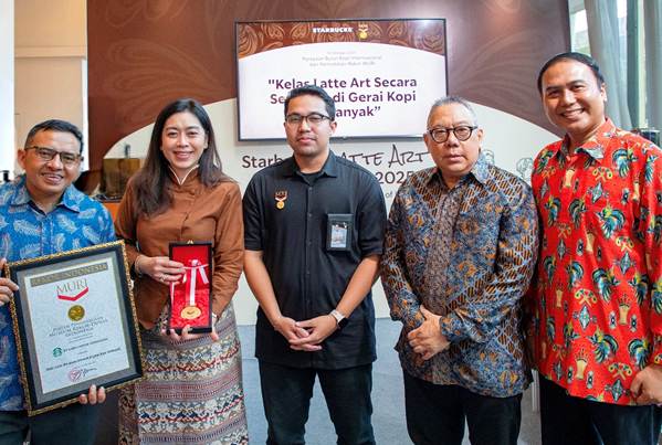 Starbucks Pecahkan Rekor MURI dan Rayakan Bulan Kopi Internasional