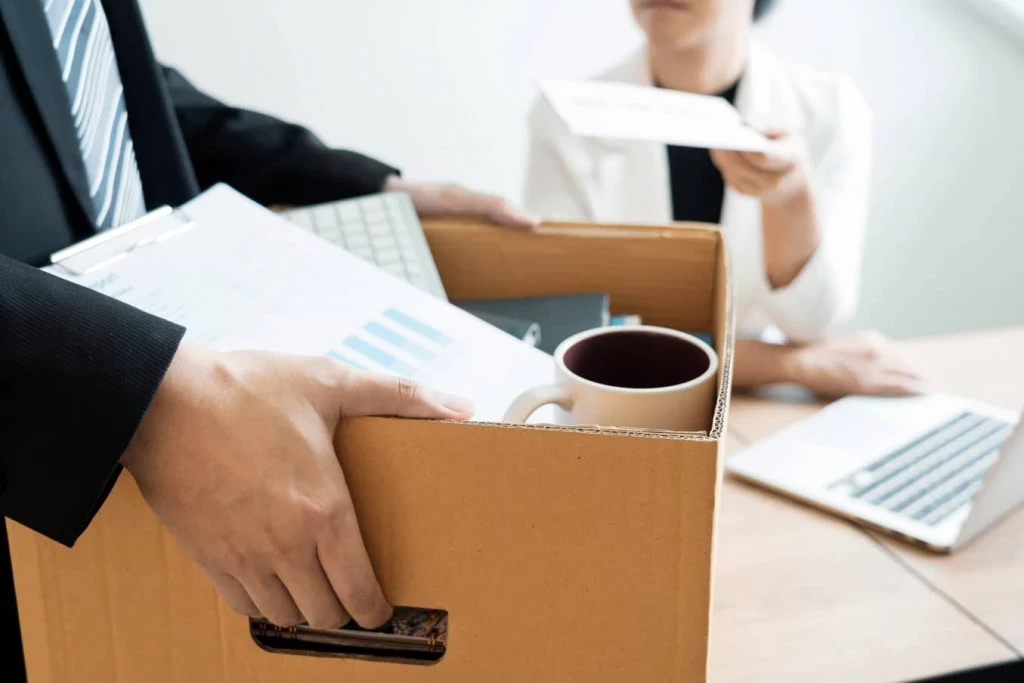 layoff di tempat kerja