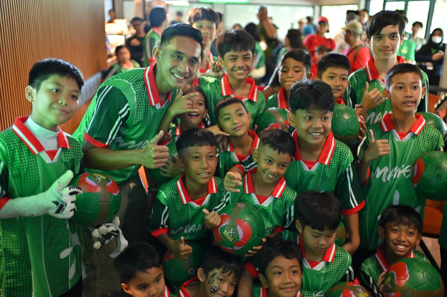 Aksi Inspiratif Rizky Ridho: Tantang 22 Anak Main Bola Demi Bangun Mental Juara