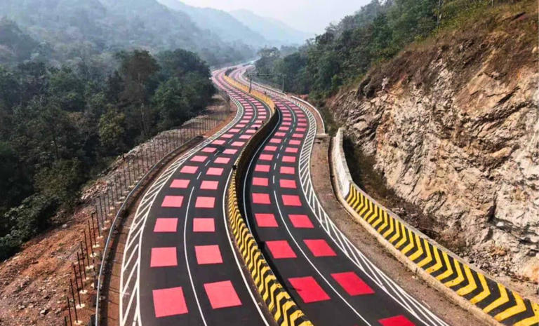 Inovasi Jalan Merah India yang Memaksa Pengemudi Melambat Secara Refleks