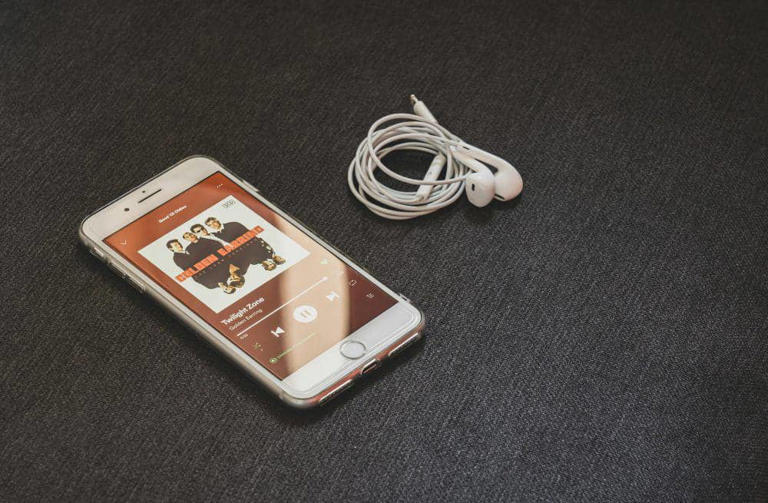 Earphone Kabel Kembali Digemari Gen Z, Dari Tren Y2K hingga Digital Detox