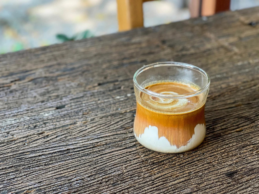 Kenalan dengan Dirty Latte, Racikan Estetik yang Memikat Lidah Pencinta Kopi Indonesia