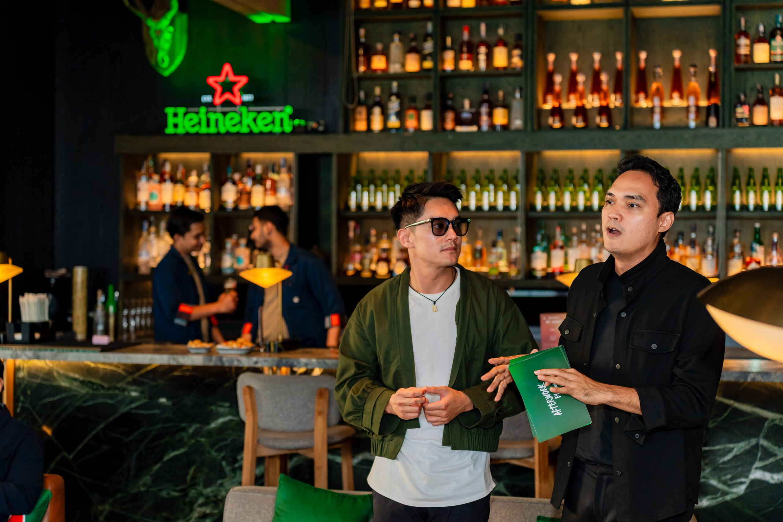Kampanye Heineken The First Sip, Ajak Publik Nikmati Afterwork di Kala Senja
