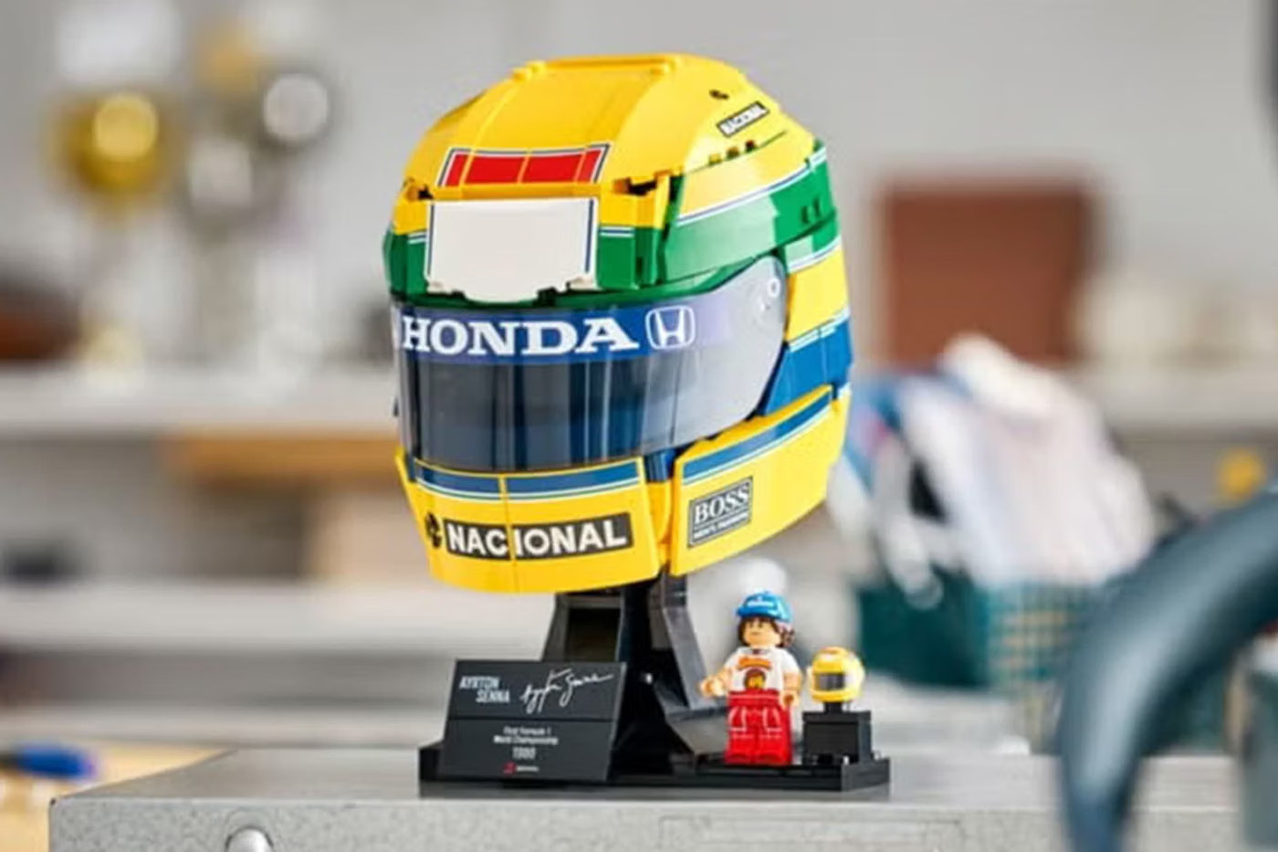 LEGO Ayrton Senna Edisi Helm F1 Klasik Juara Dunia 1988 Resmi Dirilis