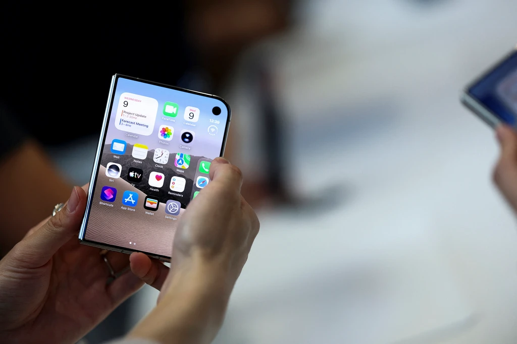 Buntut Peluncuran iPhone Duo, Samsung hingga ASUS Kompak Lontarkan Aksi Sindir